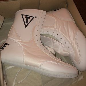 Never worn Title boxing shoes